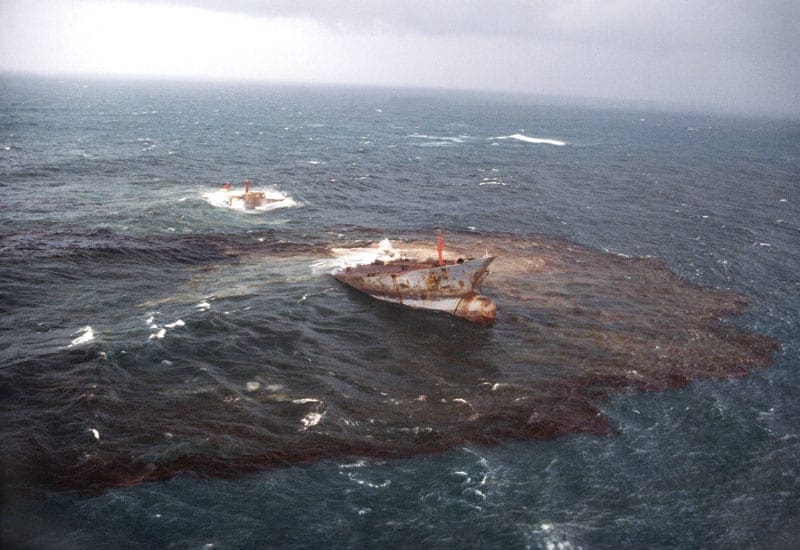 Sea Spills 9 Oil Sea Spill Application with AQUAQUICK 2000