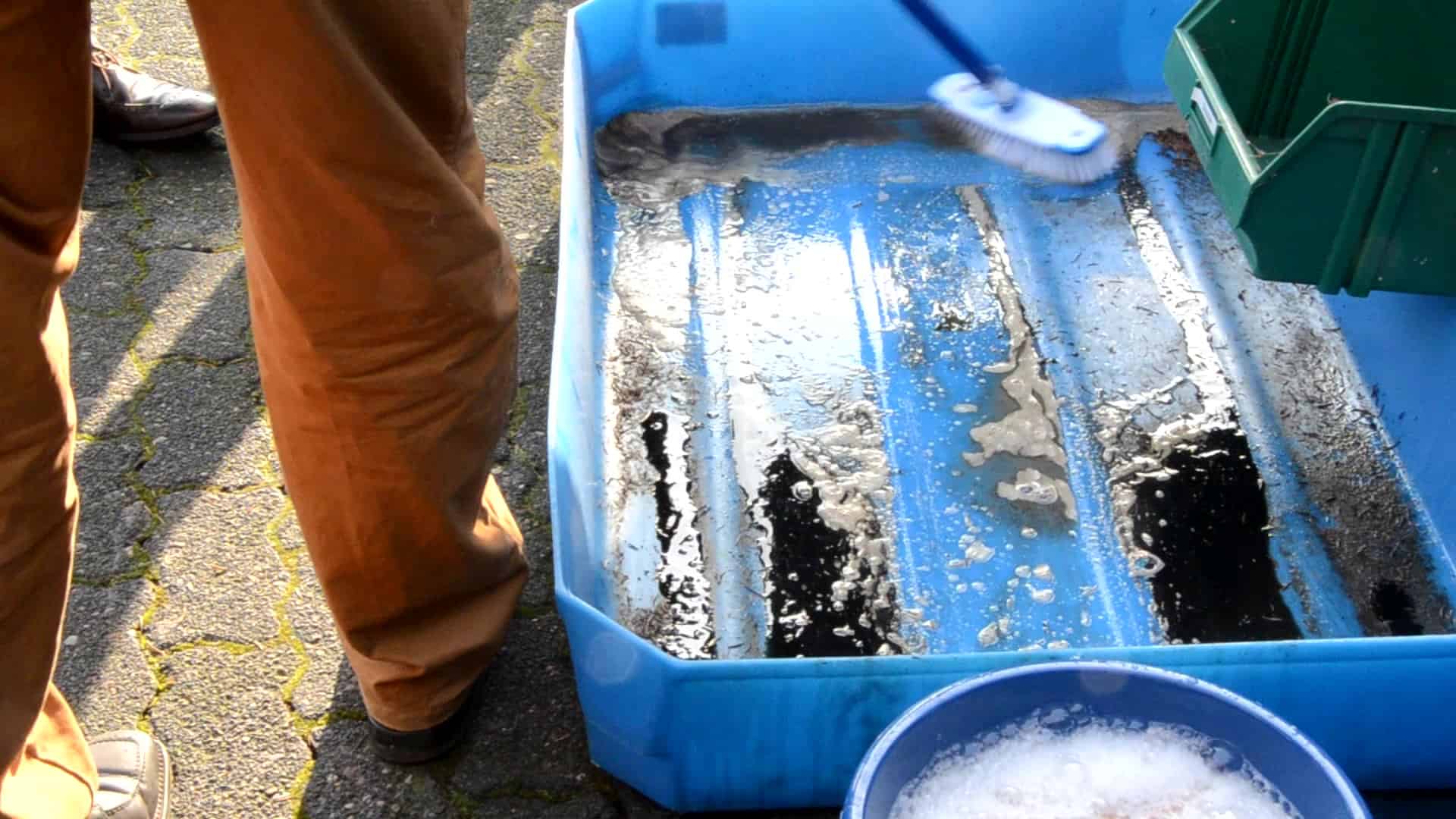 AQUAQUICK 2000 11 aquaquick 2000 oil spill cleanup demo in germany