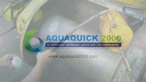 使用 AQUAQUICK 2000 15 进行油品清洁测试 AQUAQUICK 2000用于海上溢油清理处理。