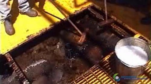 AQUAQUICK 2000 Oil spill maintenance cleanup on Rig and Deck 38