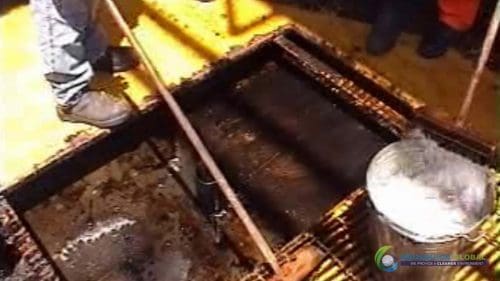 AQUAQUICK 2000 Oil spill maintenance cleanup on Rig and Deck 49