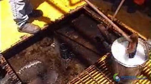 AQUAQUICK 2000 Oil spill maintenance cleanup on Rig and Deck 50