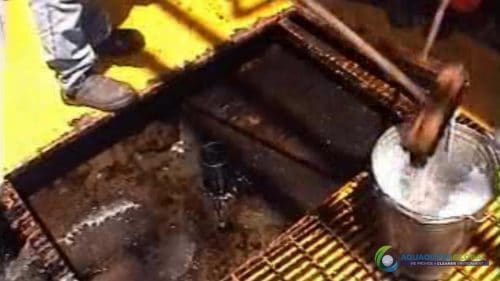 AQUAQUICK 2000 Oil spill maintenance cleanup on Rig and Deck 51