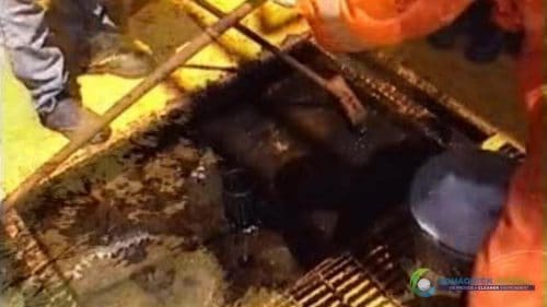 AQUAQUICK 2000 Oil spill maintenance cleanup on Rig and Deck 53