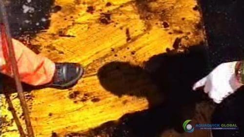 AQUAQUICK 2000 Oil spill maintenance cleanup on Rig and Deck 70