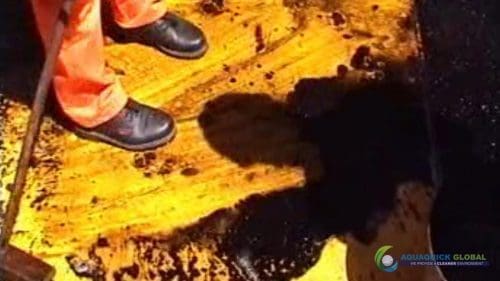 AQUAQUICK 2000 Oil spill maintenance cleanup on Rig and Deck 71