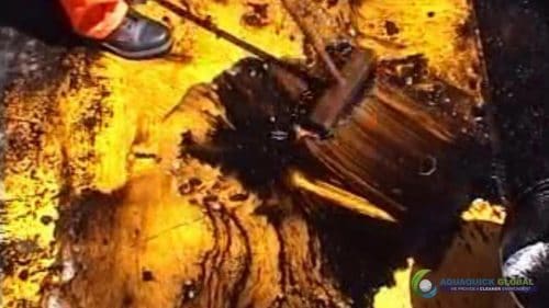 AQUAQUICK 2000 Oil spill maintenance cleanup on Rig and Deck 77