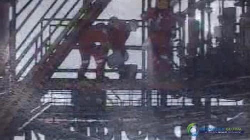 AQUAQUICK 2000 Sea Oil Spill Rig Cleaning Demo 1 022