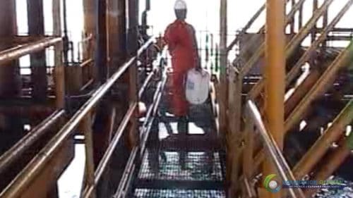 "AQUAQUICK 2000" naftos išsiliejimo jūroje platformos valymo demonstracinė versija 2 056