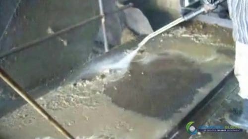 AQUAQUICK 2000 Sime Darby Cleanup Demo 045