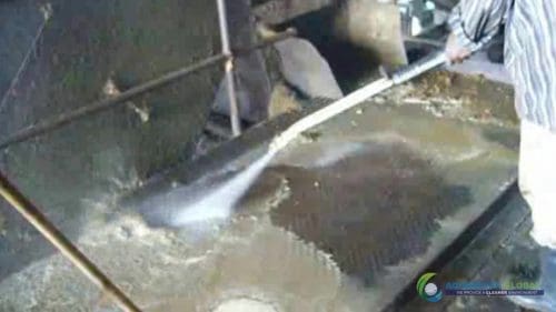 AQUAQUICK 2000 Sime Darby Cleanup Demo 047