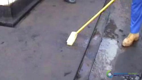 AQUAQUICK 2000 Surface Oil Spill Cleaning Demo 1 33