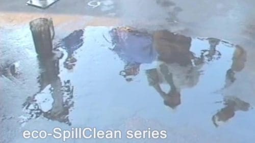 AQUAQUICK 2000 Surface Oil Spill Cleaning Demo 2 16