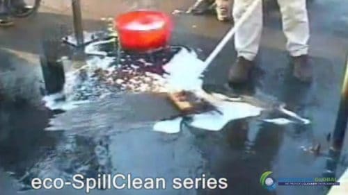 AQUAQUICK 2000 Surface Oil Spill Cleaning Demo 2 17