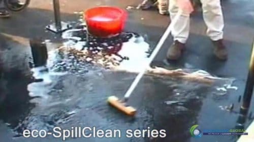 AQUAQUICK 2000 Surface Oil Spill Cleaning Demo 2 18