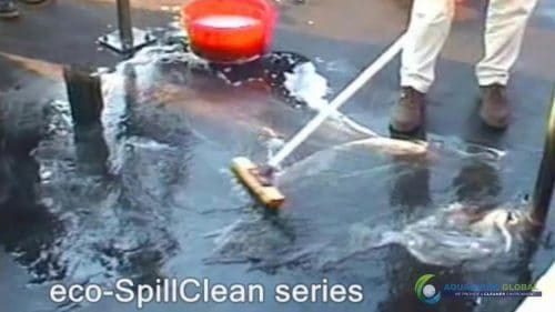 AQUAQUICK 2000 Surface Oil Spill Cleaning Demo 2 23