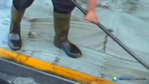 AQUAQUICK 2000 Surface Oil Spill Cleaning Demo 2 24