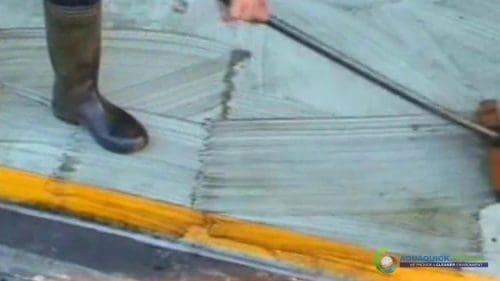 AQUAQUICK 2000 Surface Oil Spill Cleaning Demo 2 25