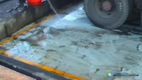 AQUAQUICK 2000 Surface Oil Spill Cleaning Demo 2 30