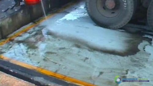 AQUAQUICK 2000 Surface Oil Spill Cleaning Demo 2 35