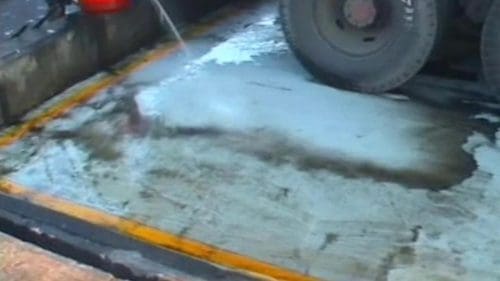 AQUAQUICK 2000 Surface Oil Spill Cleaning Demo 2 36