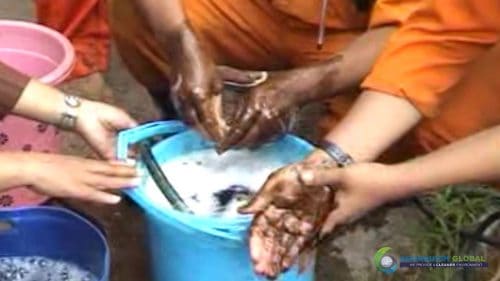 AQUAQUICK 2000 Washing hands removing all oil stains 17