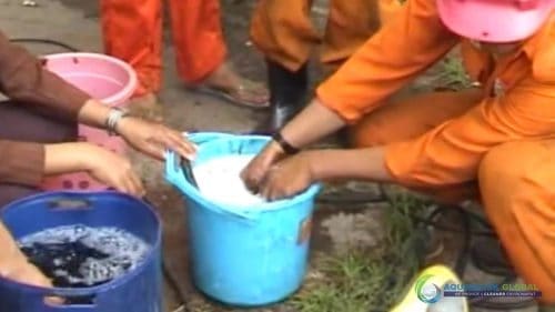 AQUAQUICK 2000 Washing hands removing all oil stains 23