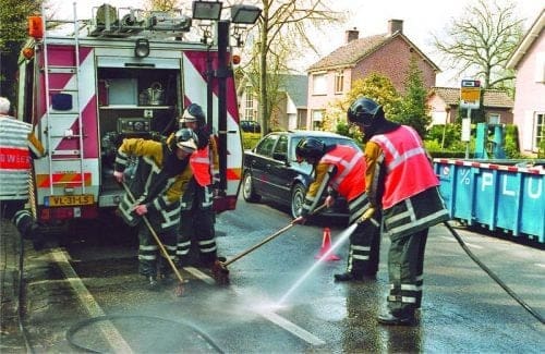 Pompierii care utilizează AQUAQUICK 2000 în Țările de Jos