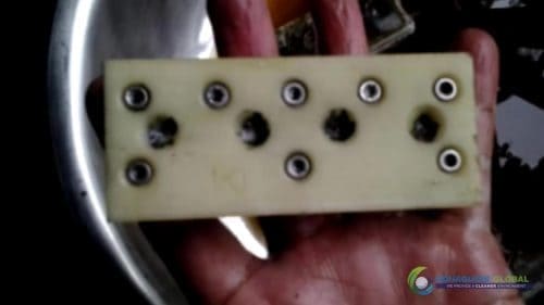 Oil and Grease stained components cleaned with AQUAQUICK 2000 56