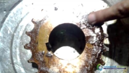 Oil and Grease stained components cleaned with AQUAQUICK 2000 59