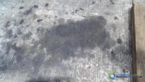 Oil and Grease stained components cleaned with AQUAQUICK 2000 65