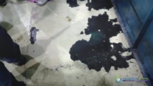 Oil and Grease stained components cleaned with AQUAQUICK 2000 84