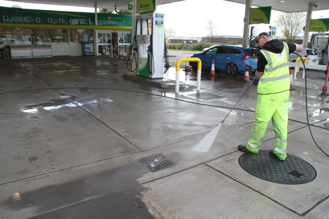 Fuel Station Cleaning 1 Limpeza de postos de combustível