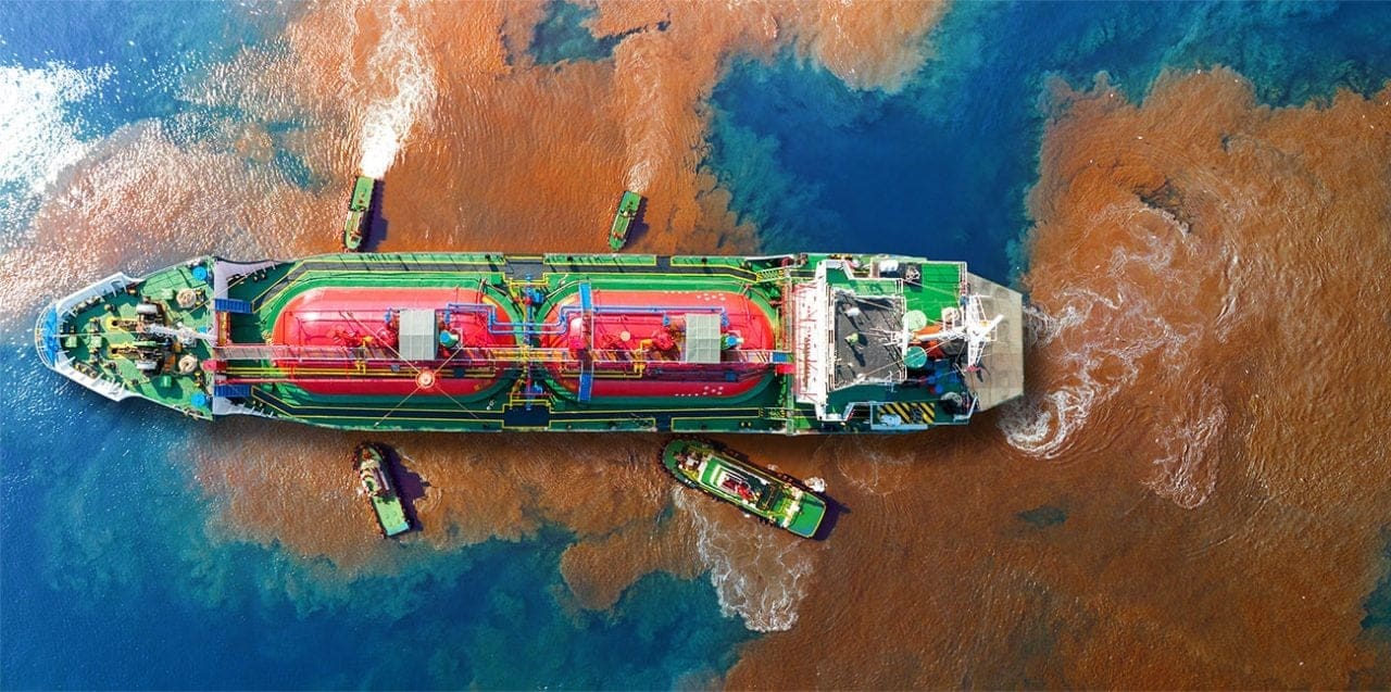 Sea Oil Spill Solution Oil Spill Dispersant AQUAQUICK 2000 Environmental Friendly Cleaning Solution smaller
