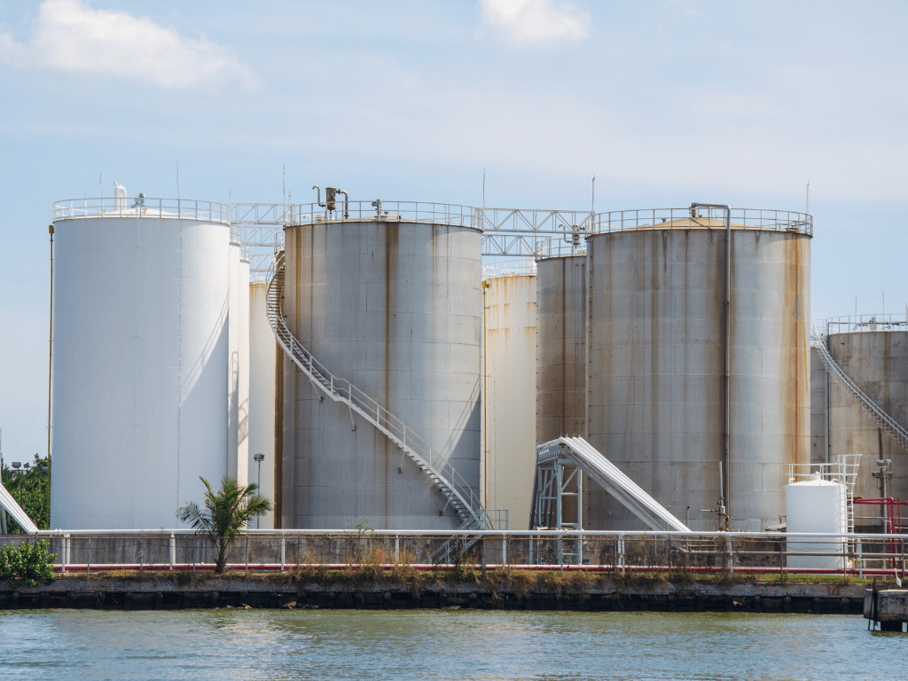 How to Control Oil Spills with Oil Dispersants: Pros and Cons 2 oil dispersant